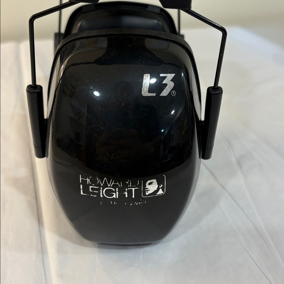 Howard Leight Black Noise-Cancelling Headphones - Picture 2 of 8